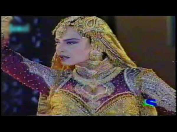 Flashback Filmfare: Rekha Performs At 43rd Filmfare Awards | Filmfare.com