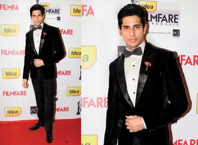 Filmfare Throwback: Best tuxedos worn by actors at the Filmfare Awards