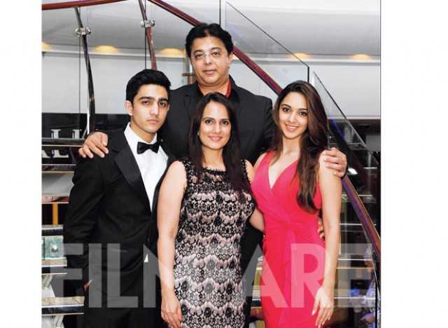 Kiara Advani Parents Name - Manalofer