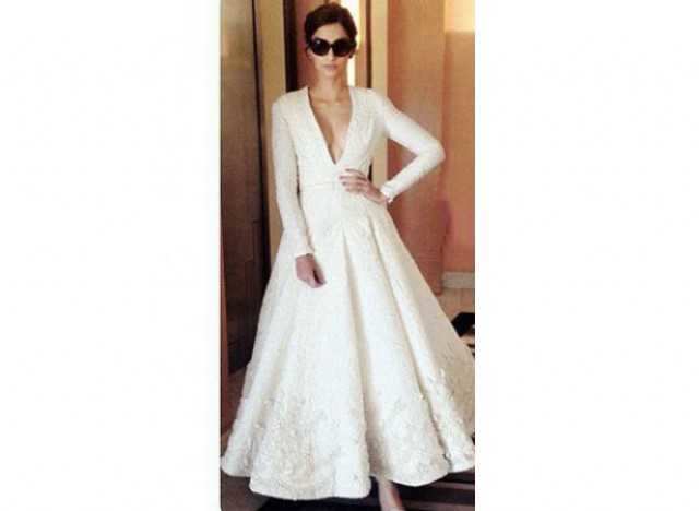 Sonam Kapoor pulls off yet another fabulous look as she makes a stylish  statement in Valentino! 