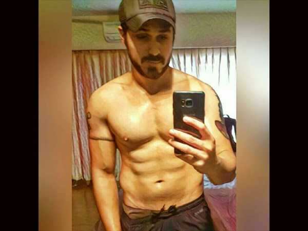 Emraan Hashmi Flaunts His Six Pack Abs