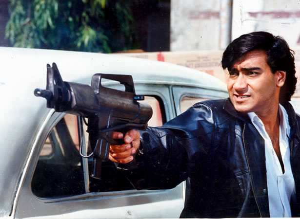 5 hilarious guns in movies | Filmfare.com
