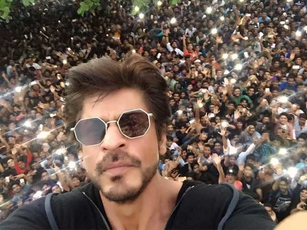 Shah Rukh Khan Tweets Birthday Video 