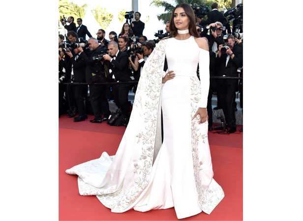 9 looks of Sonam Kapoor that prove she's the ultimate fashionista ...