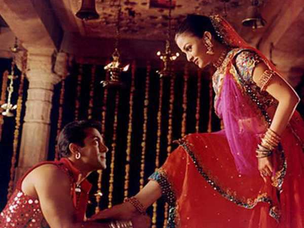 Top dandiya songs from Bollywood