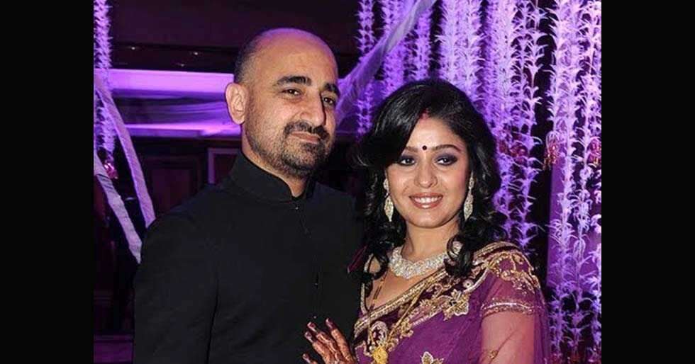 Singer Sunidhi Chauhan is expecting her first child with hubby Hitesh ...