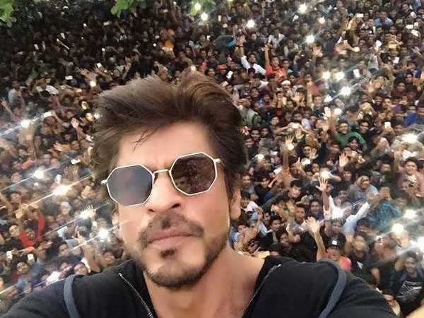 Shah Rukh Khan gets funny, witty and philosophical on Twitter with #AskSRK