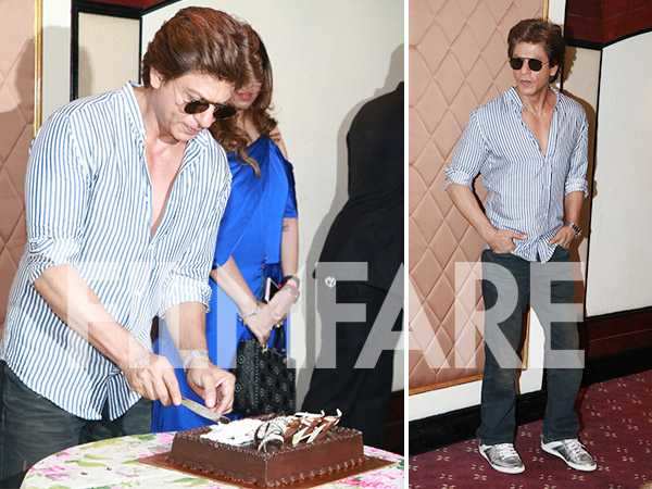 Zoom TV - Oh Fresh! - Shah Rukh Khan celebrated his 50th birthday by  cutting a cake with wife Gauri Khan, kids Suhana and Aryan at midnight  while lil AbRam was fast