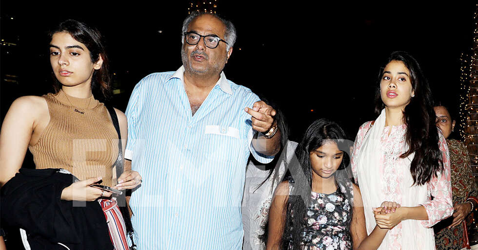 Boney Kapoor, Janhvi Kapoor and Khushi Kapoor dine out with family ...