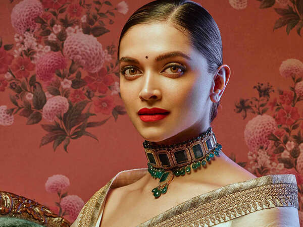 Take Deepika Padukone's 'Lahu Muh Lag Gaya' lehenga to a mehandi | VOGUE  India