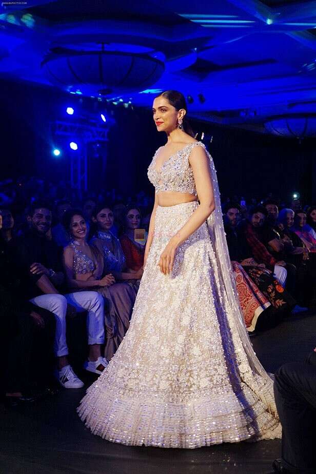 Manish malhotra designer lehenga on sale 2018