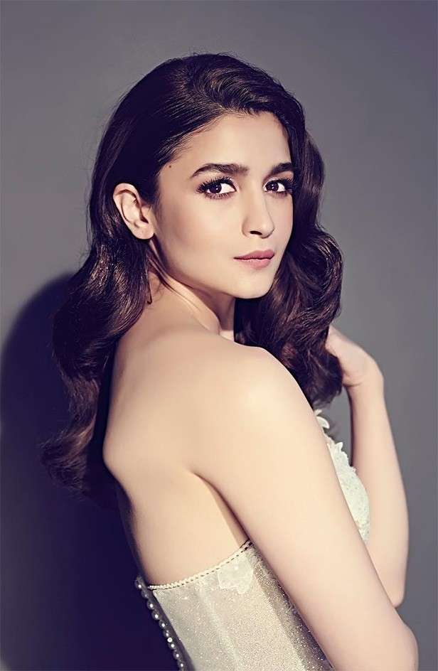Complexity in Kalank grabbed my attention immediately: Alia Bhatt |  Indiablooms - First Portal on Digital News Management