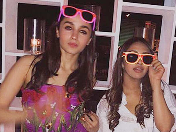 Alia Bhatt’s latest picture with her best friend is so sexy | Filmfare.com