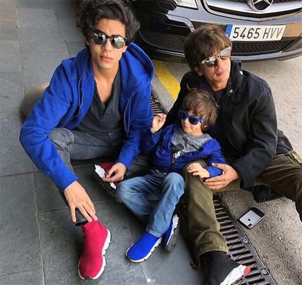 Summer Slay Shah Rukh Khan And His Family Holiday In Barcelona Filmfare Com