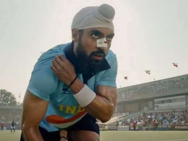 Hockey Night Punjabi - and a turban to match! Diljit Dosanjh