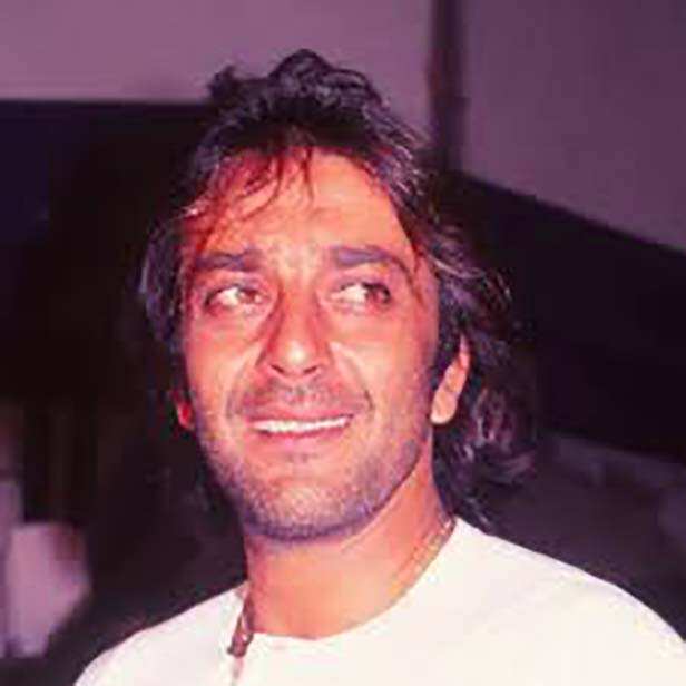 Sanjay Dutt's cool hairdo makes him look unrecognisable, check it out