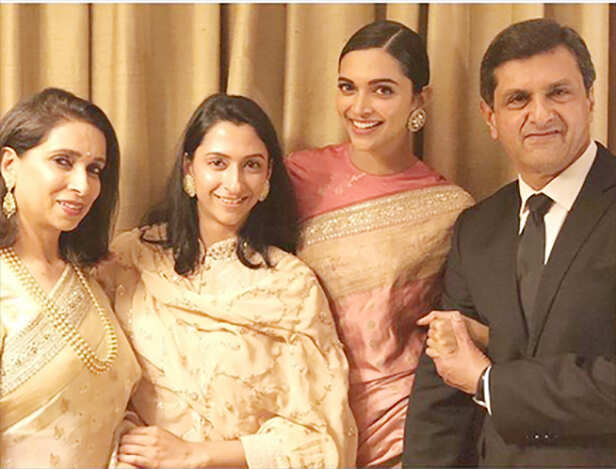 deepika padukone with father