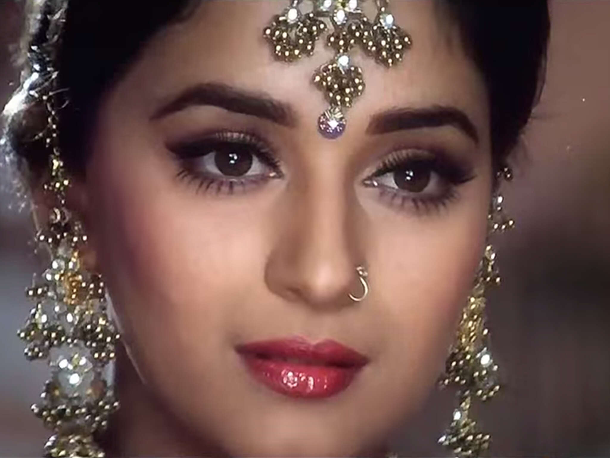 Filmfare Flashback: Madhuri Dixit talks about Hum Aapke Hair Koun and