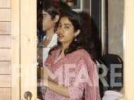 In Pictures! Sisters Janhvi Kapoor and Khushi Kapoor bond over a cosy dinner