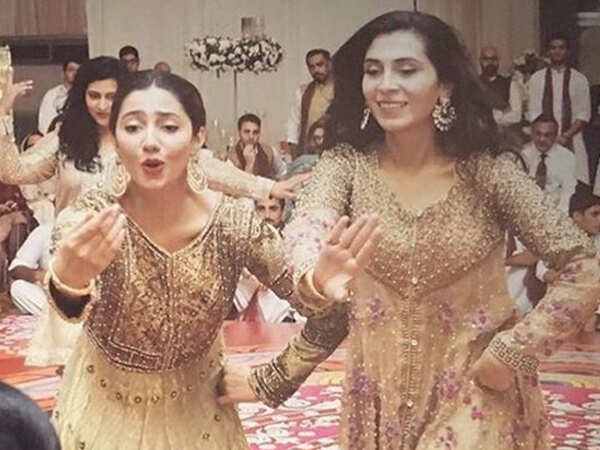 mahira khan wedding dresses