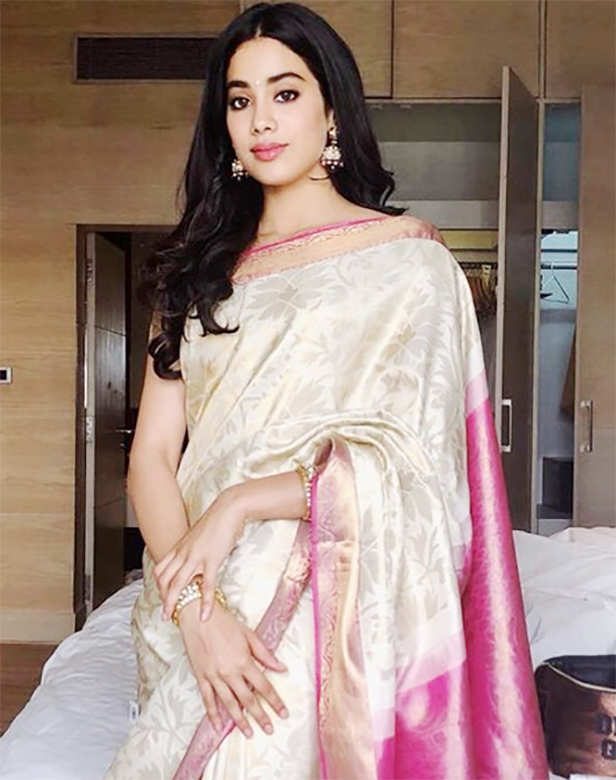 Janhvi kapoor in Traditional half saree! | Fashionworldhub