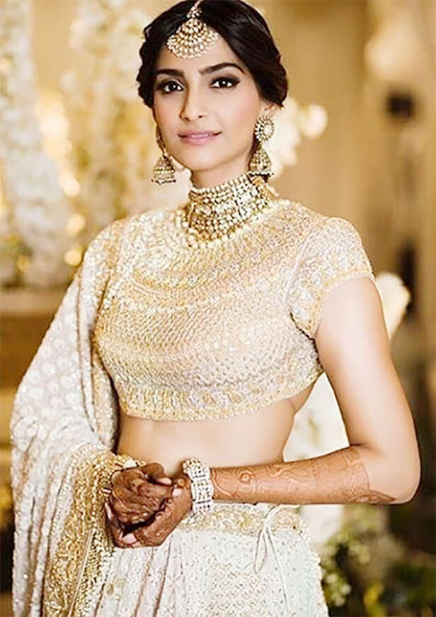 Sonam Kapoor looks breathtaking in white & gold at her Mehendi ceremony ...