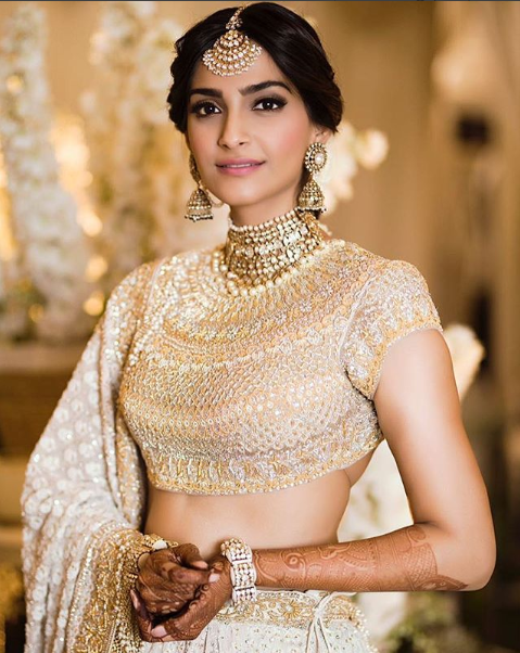 Sonam kapoor clearance choker necklace