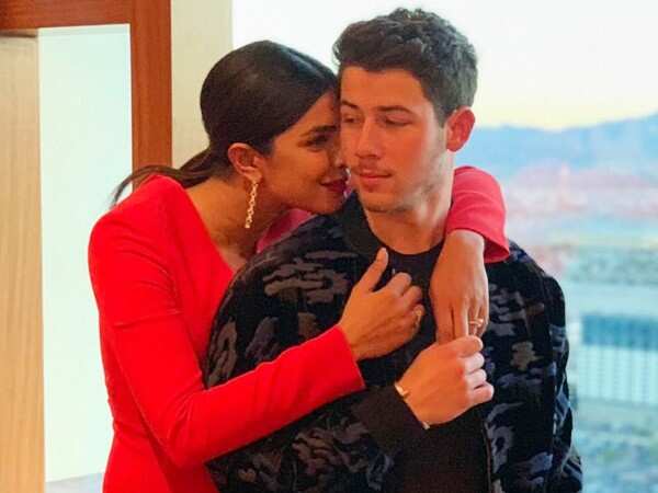 Nick Jonas can’t take his eyes off Priyanka Chopra and we have proof