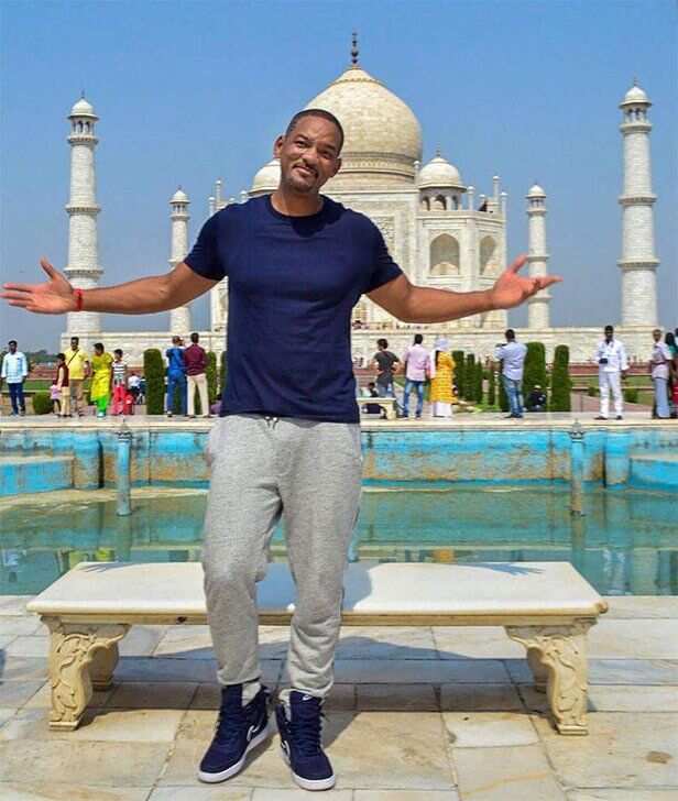 Thala Ajith makes a stopover at Taj Mahal as he crosses Agra during his  bike trip, poses in front of the monument