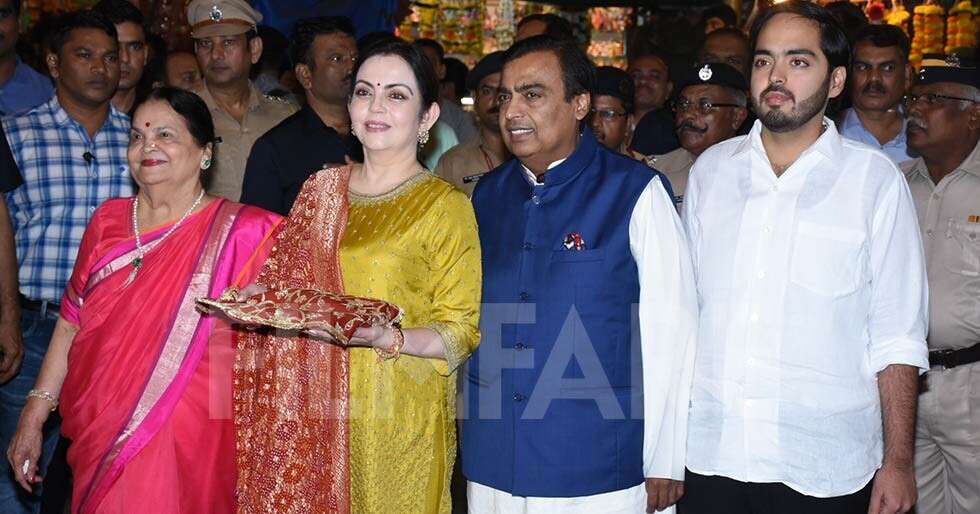 Ambanis offer their daughter Isha’s first wedding card to Lord Ganesha ...