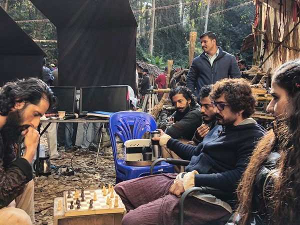 Ahead of Thugs Of Hindostan release, meet Thugs of Chess feat. Aamir Khan