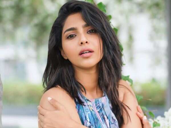 Filmfare Exclusive Aishwarya Lekshmi All Set To Make Her Tamil Debut Soon Filmfare Com