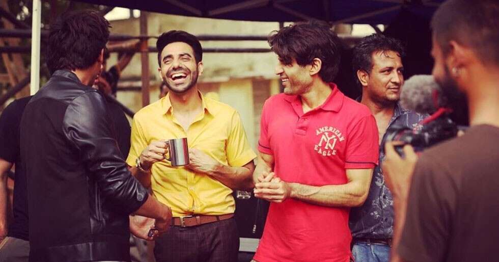 It’s all smiles on the sets of Pati Patni Aur Woh | Filmfare.com