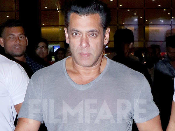 Salman Khan returns to Mumbai after shooting for Dabangg 3 in Jaipur