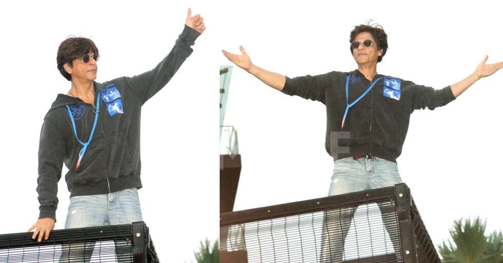 Shah Rukh Khan greets fans gathered outside his home on Eid | Filmfare.com