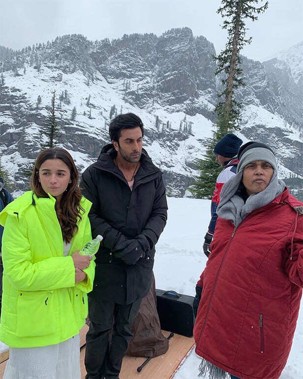 Watch: Ranbir Kapoor and team Brahmastra party in Manali : Bollywood News -  Bollywood Hungama