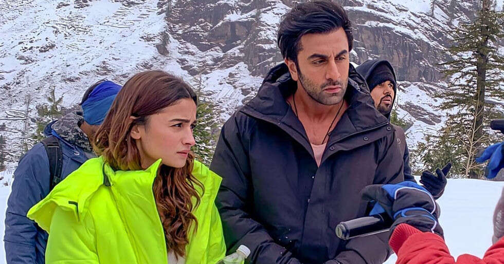 Ranbir Kapoor and Alia Bhatt shoot for a song in Manali | Filmfare.com