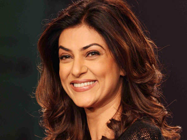 Sushmita Sen in Monochrome Top on Comedy Nights with Kapil — Indian Fashion