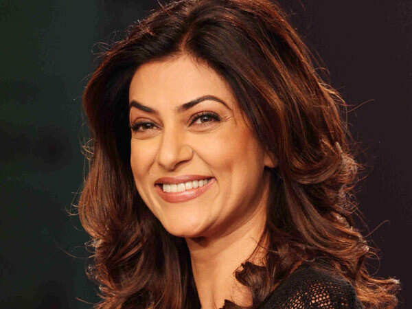 Sushmita Sen in Monochrome Top on Comedy Nights with Kapil — Indian Fashion