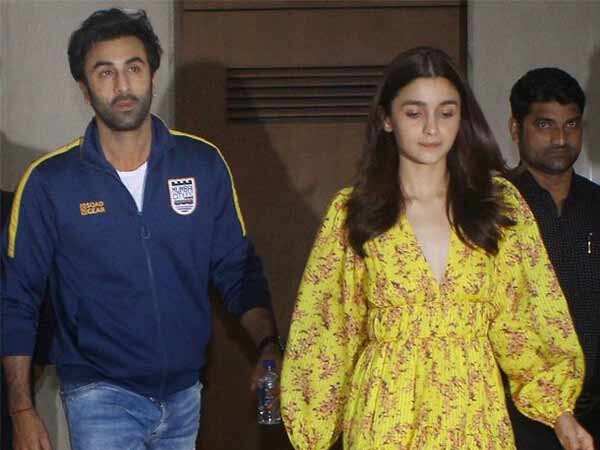 Here's the reason behind Alia Bhatt's sad face in photos with Ranbir Kapoor  | Filmfare.com