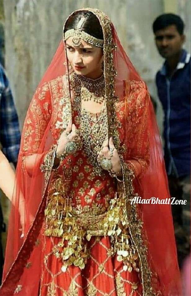 Alia Bhatt Bhatt Wedding Sabyasachi Saree Off White Color On Organza With  Embroidery Sequin Work Ethnic Race | lupon.gov.ph