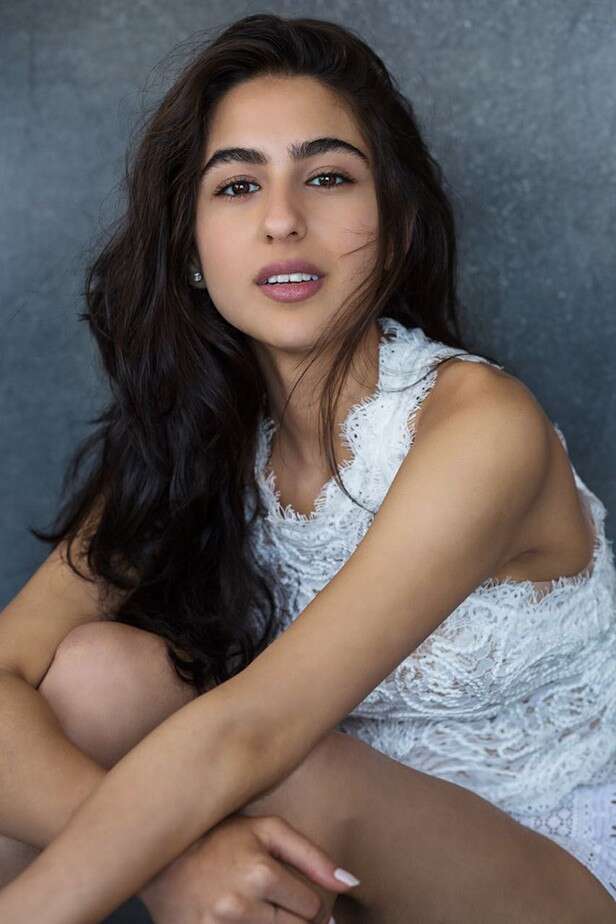 [Image: saraalikhan31548228160.jpg]