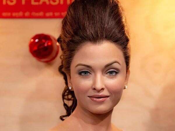 Aishwarya Rai Bachchan�s wax statue placed next to Shah Rukh Khan�s in ... picture