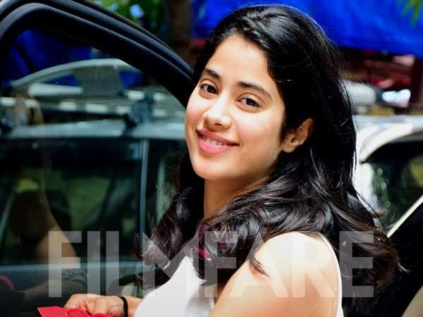 Just some photos of Janhvi Kapoor hitting the gym