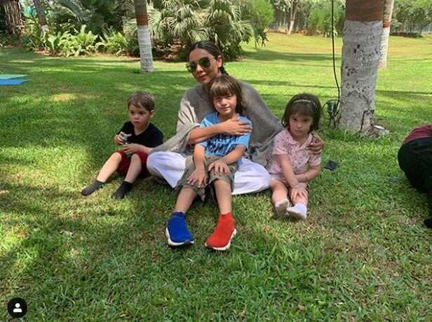 Shah Rukh Khan reacts to Gauri Khan’s picture with AbRam | Filmfare.com