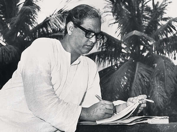 An Ode To The Famous Lyricist Late Majrooh Sultanpuri | Filmfare.com