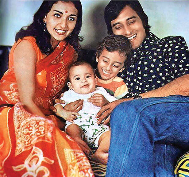 is akshay khana vinod khanna son