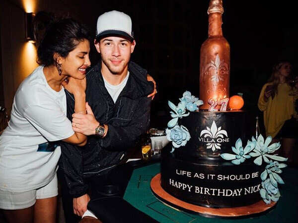 16 Celebrity Wedding Cakes That Gave Us Major Inspiration! | WeddingBazaar