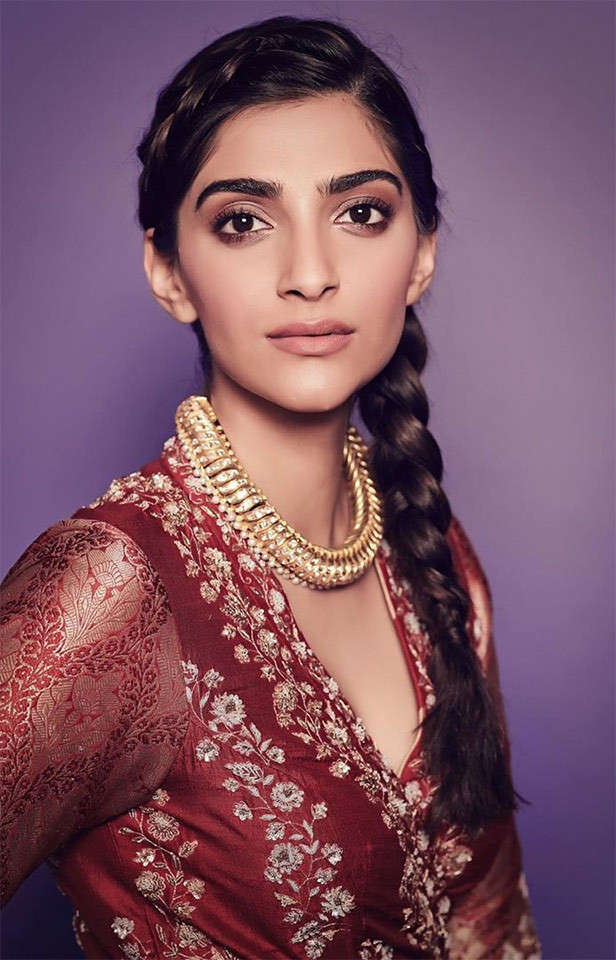 13 Sonam Kapoors Hairstyles That You Can Try On Your Lehengas  Sarees   Boldskycom