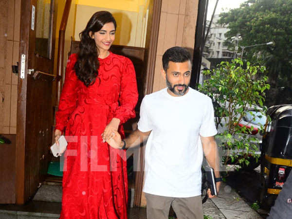 Sonam Kapoor Ahuja and Anand Ahuja look all things love in their latest outing